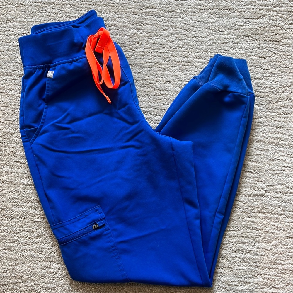 Figs: Zamora High Waisted Jogger Scrub Pants. Size: XS Petite. Color: Blue.